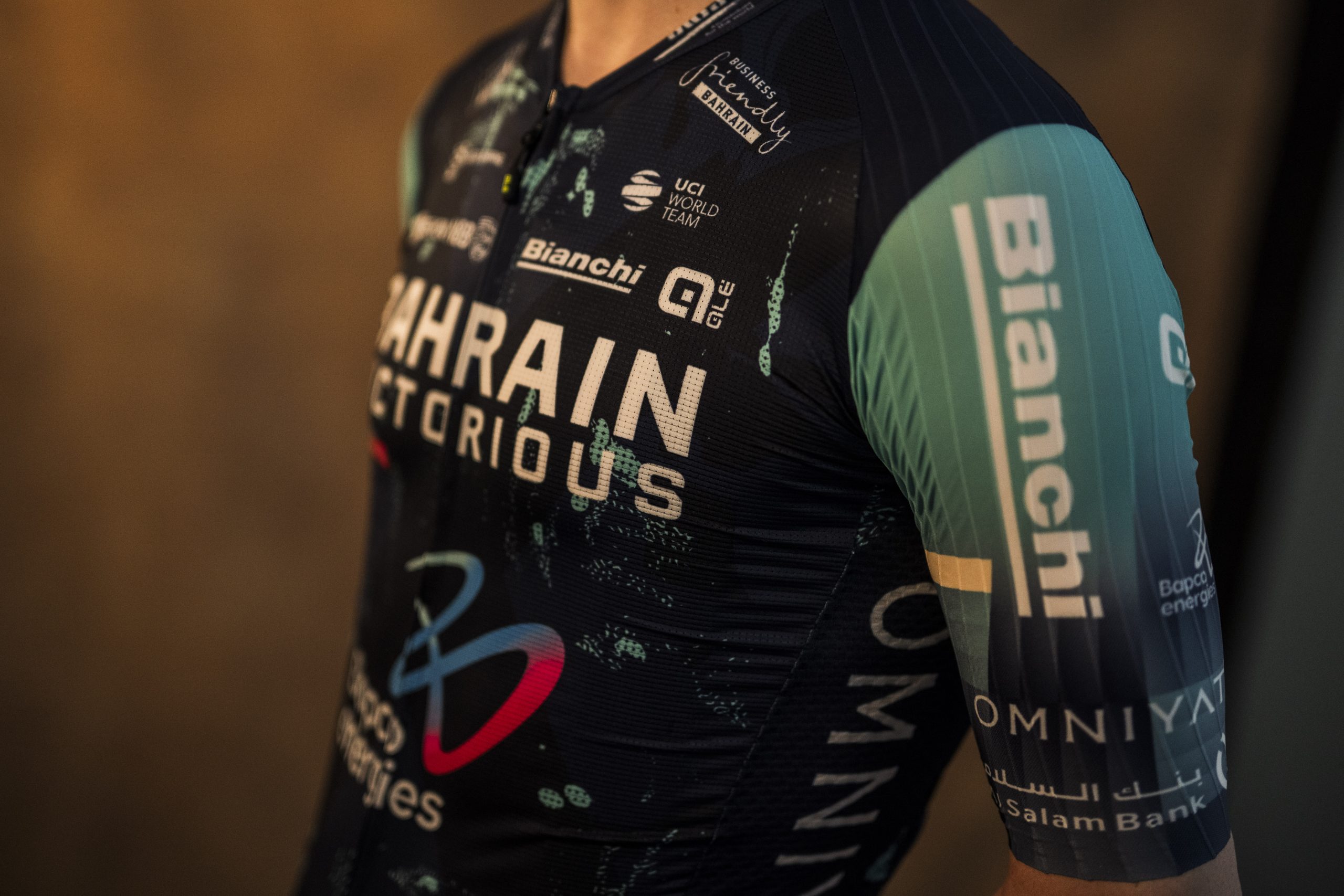 Bahrain Victorious et Alé dévoilent le nouveau maillot 2026